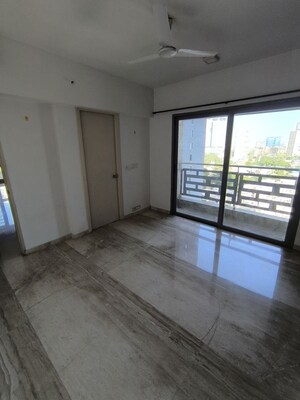 Room in 2 BHK Apartment at Sunteck City Avenue 1, Goregaon West – for Rent