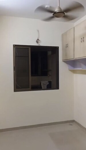 Furnished Amenities in 1.5 BHK Apartment at Landmark Tower, Dadar East – for Rent