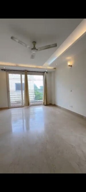 Room in 3 BHK Builder Floor at Defence Colony – for Rent