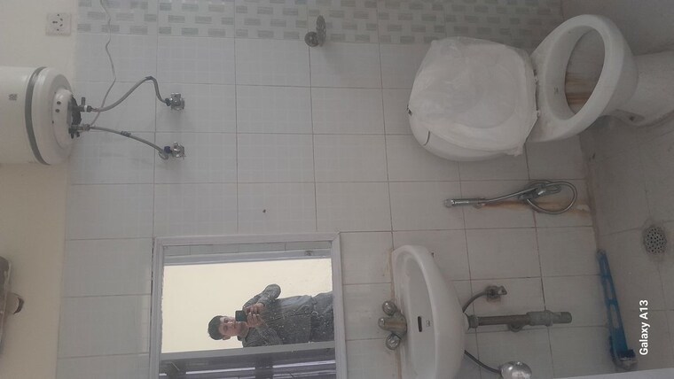 Bathroom, unitech-south-city-ii 3 Bedroom 1850 Sq.Ft. Builder Floor In Sector 50 Gurgaon 10522462