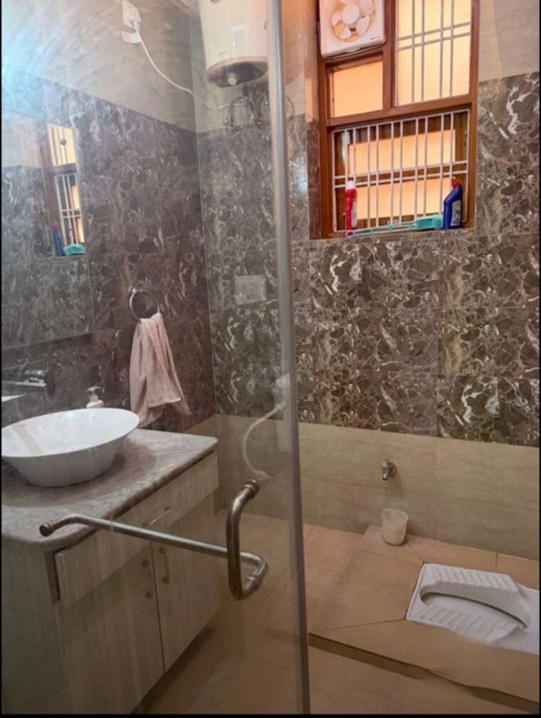 Bathroom, vikas nagar 5 Bedroom 6000 Sq.Ft. Villa In Vikas Nagar Lucknow 10522538
