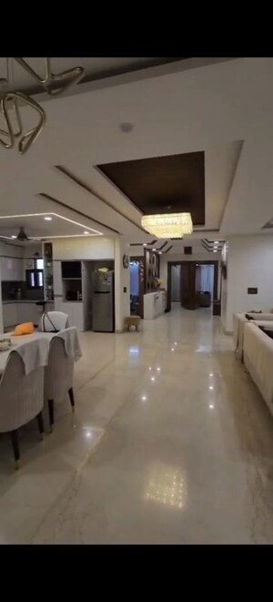 Team Area in 5 BHK Builder Floor at Indrapuram – for Sale