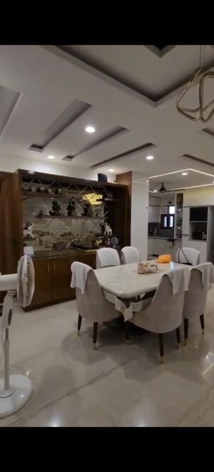 Team Area in 5 BHK Builder Floor at Indrapuram – for Sale