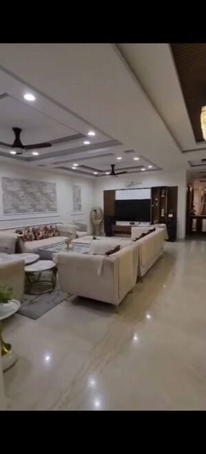 Team Area in 5 BHK Builder Floor at Indrapuram – for Sale
