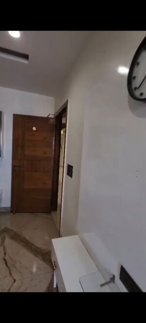 Furnished Amenities in 5 BHK Builder Floor at Indrapuram – for Sale