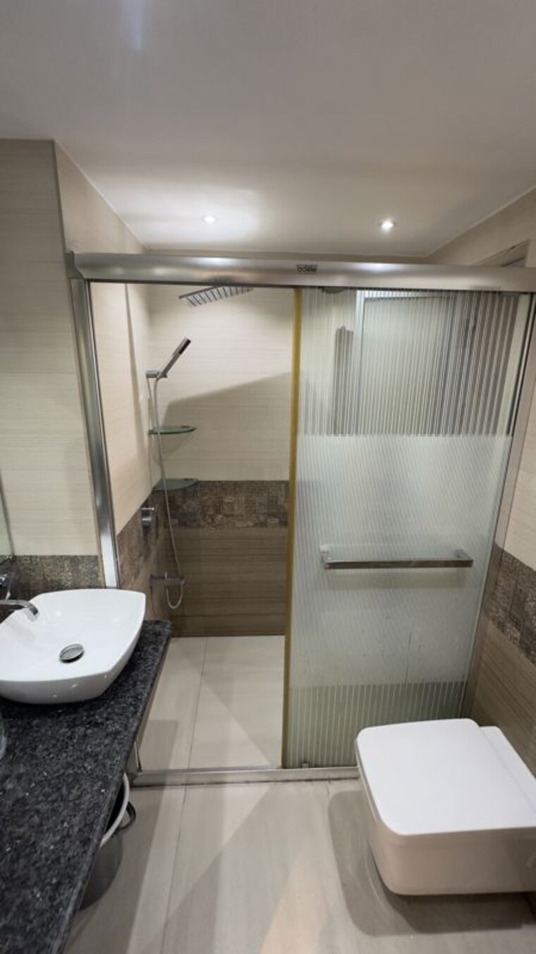 Bathroom, hiranandani-garden-eden-iii 3 Bedroom 1175 Sq.Ft. Apartment In Powai Mumbai 10522574