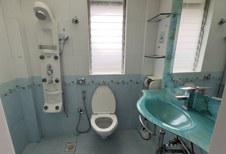 Bathroom, hiranandani-garden-eden-iii 3 Bedroom 1175 Sq.Ft. Apartment In Powai Mumbai 10522574