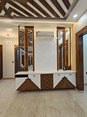 Building Lobby in 5 BHK Builder Floor at Vaishali Sector 9 – for Sale
