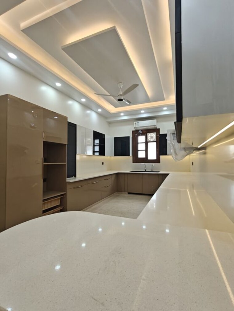 Kitchen, vaishali sector 9 5 Bedroom 3750 Sq.Ft. Builder Floor In Vaishali Sector 9 Ghaziabad 10522570