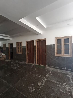 Parking in 5 BHK Builder Floor at Vaishali Sector 9 – for Sale
