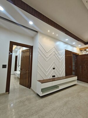 Room in 5 BHK Builder Floor at Vaishali Sector 9 – for Sale