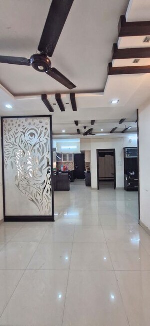 Room in 3 BHK Builder Floor at Kondapur – for Rent