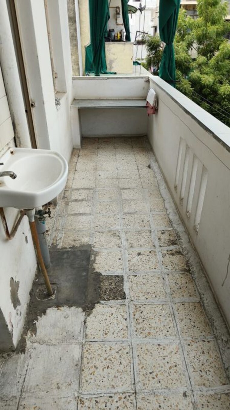 Balcony, satellite 2 Bedroom 850 Sq.Ft. Apartment In Satellite Ahmedabad 10522693