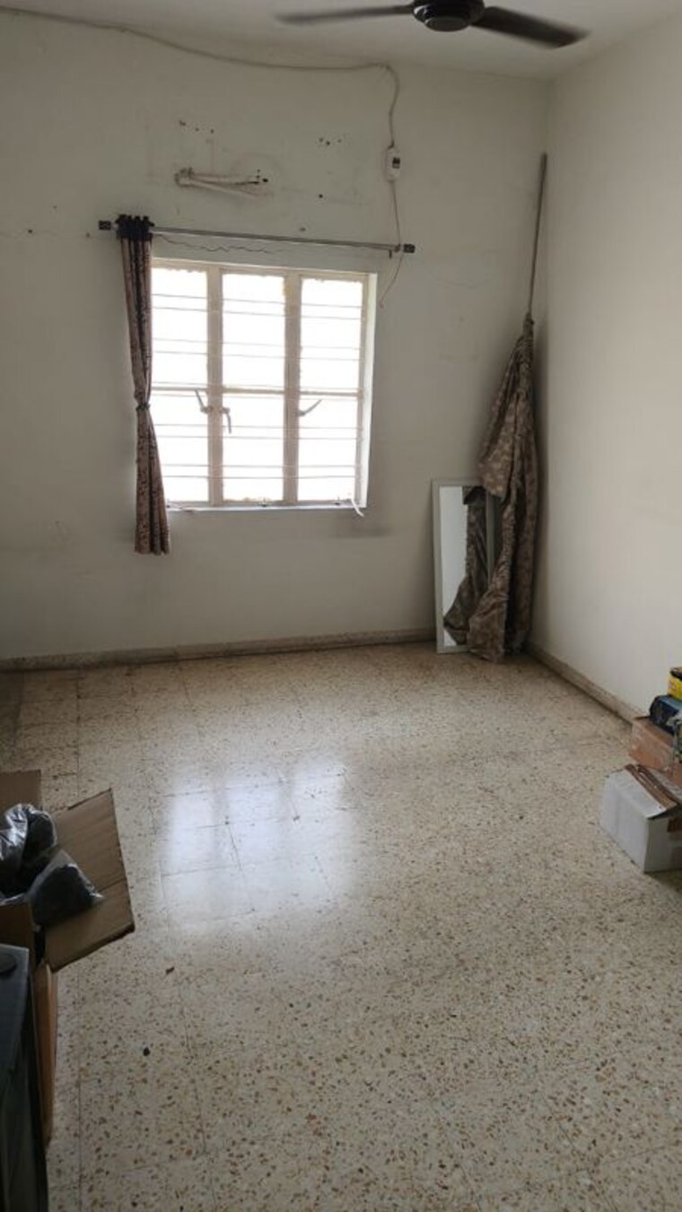Room, satellite 2 Bedroom 850 Sq.Ft. Apartment In Satellite Ahmedabad 10522693
