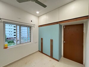 Room in 2 BHK Builder Floor at Kondapur – for Rent