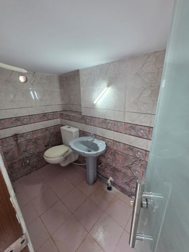 Bathroom, exhibition road Commercial Office Space 2000 Sq.Ft. In Exhibition Road Patna 10522713