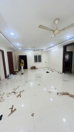 Room in 3 BHK Apartment at Golden Tulip Kondapur, Kondapur – for Rent