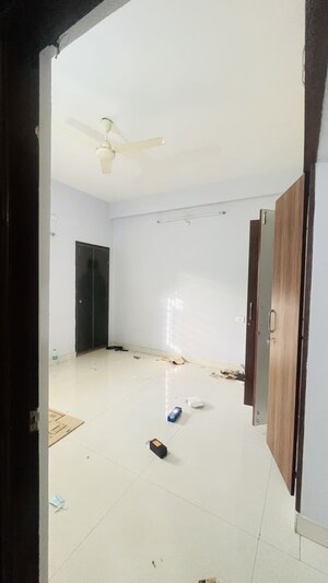 Room in 3 BHK Apartment at Golden Tulip Kondapur, Kondapur – for Rent