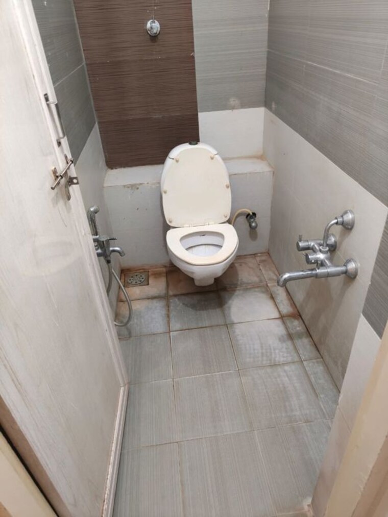 Bathroom, prahlad nagar 2 Bedroom 1250 Sq.Ft. Apartment In Prahlad Nagar Ahmedabad 10522724