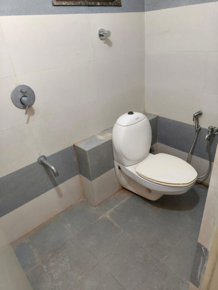 Bathroom, prahlad nagar 2 Bedroom 1250 Sq.Ft. Apartment In Prahlad Nagar Ahmedabad 10522724