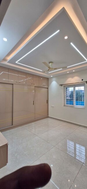 Room in 3 BHK Builder Floor at Kondapur – for Rent