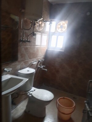 Bathroom in 3 BHK Apartment at Sector 46 – for Rent