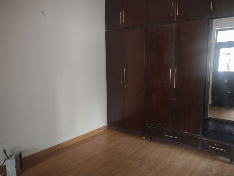 Room, sector 46 3 Bedroom 1300 Sq.Ft. Apartment In Sector 46 Faridabad 10522737