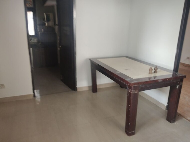 Room, sector 46 3 Bedroom 1300 Sq.Ft. Apartment In Sector 46 Faridabad 10522737