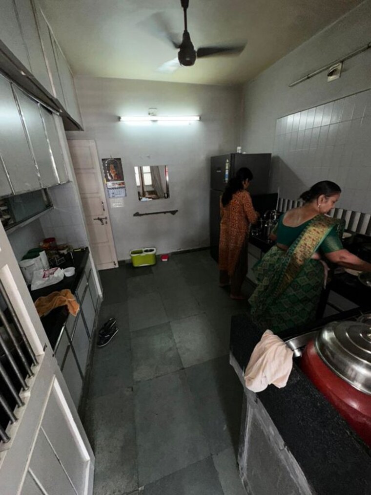  Parking, shyamal 4 Bedroom 2500 Sq.Ft. Apartment In Shyamal Ahmedabad 10522750