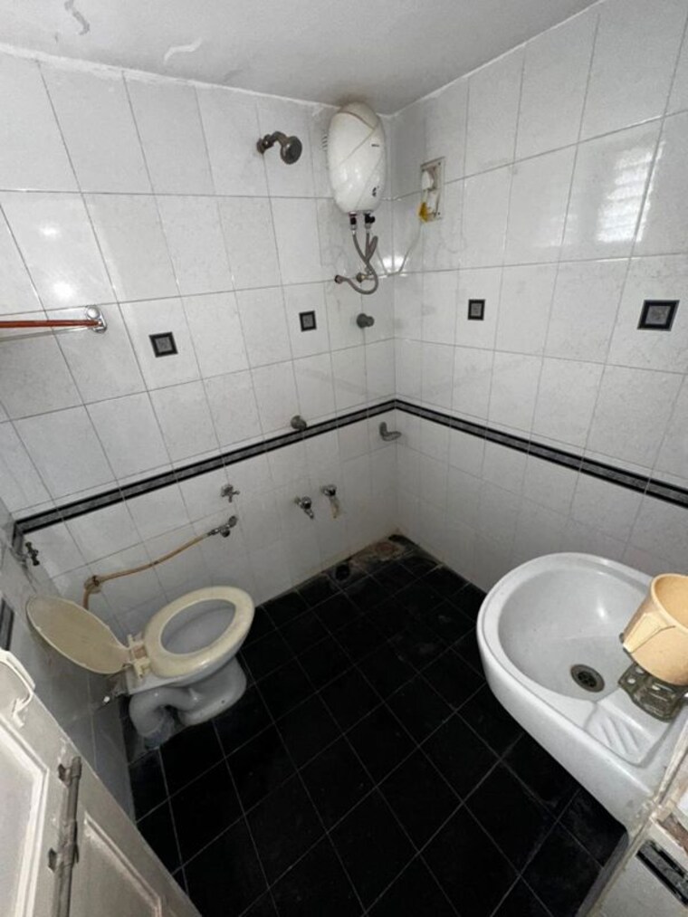 Bathroom, shyamal 4 Bedroom 2500 Sq.Ft. Apartment In Shyamal Ahmedabad 10522750