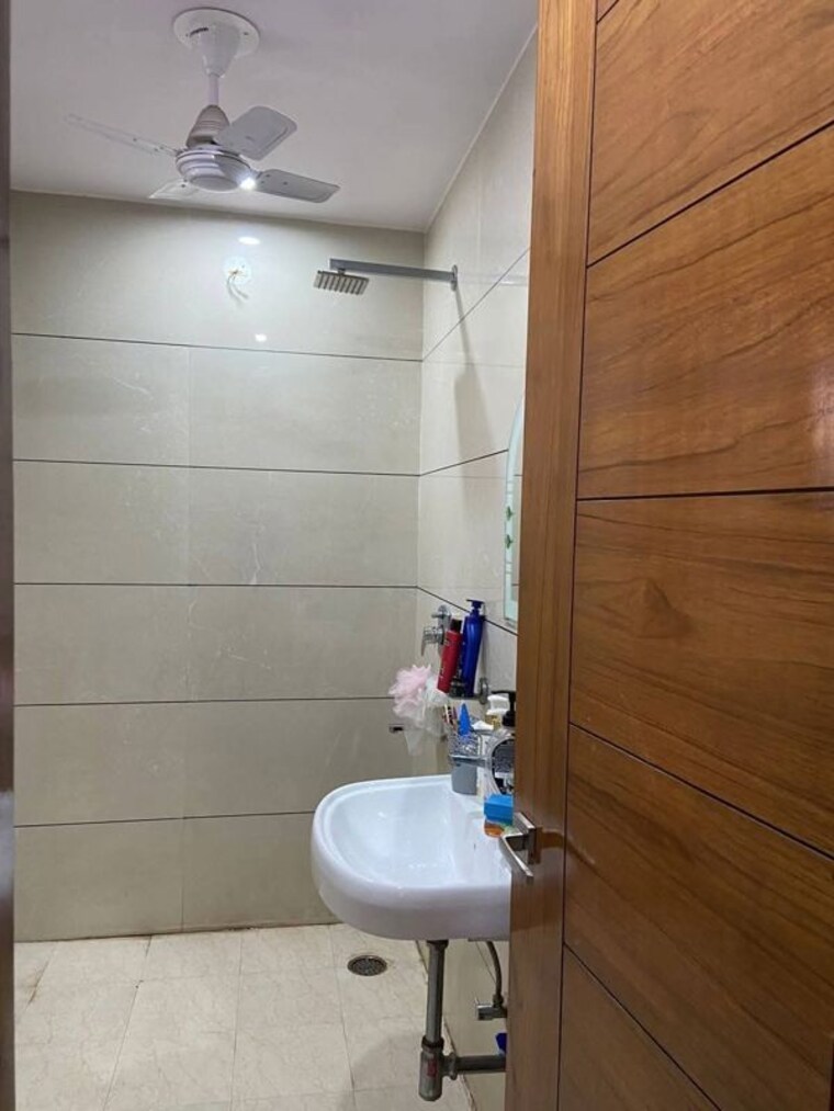 Bathroom, signature-global-city-63a 2 Bedroom 722 Sq.Ft. Apartment In Sector 63a Gurgaon 10522786