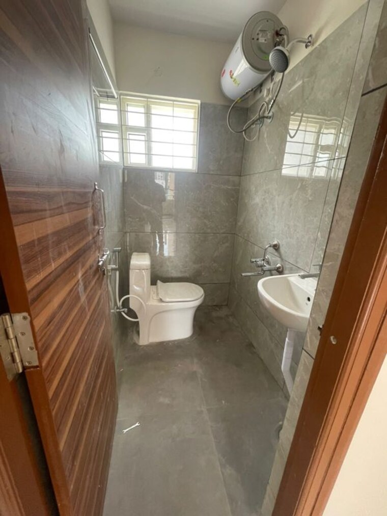Bathroom, bommanahalli 1 Bedroom 450 Sq.Ft. Apartment In Bommanahalli Bangalore 10522793