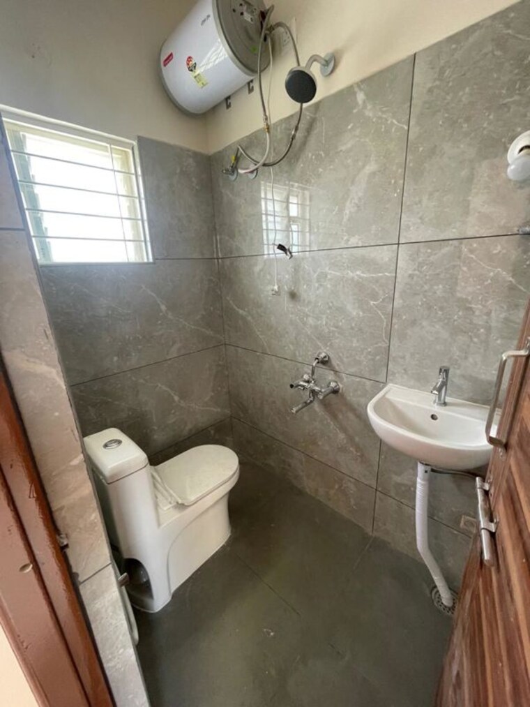 Bathroom, bommanahalli 1 Bedroom 450 Sq.Ft. Apartment In Bommanahalli Bangalore 10522793