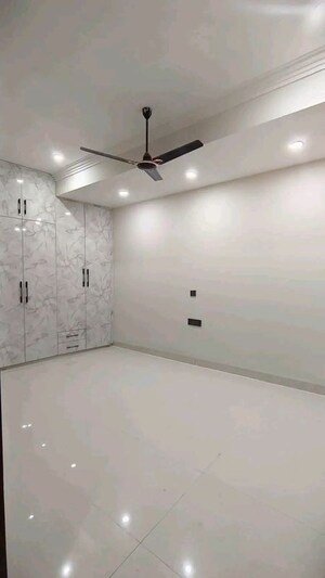 Room in 3 BHK Apartment at Chattarpur – for Rent