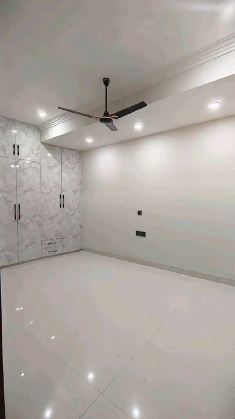 Room, chattarpur 3 Bedroom 1400 Sq.Ft. Apartment In Chattarpur Delhi 10522847