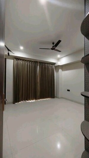 Team Area in 3 BHK Apartment at Chattarpur – for Rent