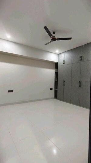 Room in 3 BHK Apartment at Chattarpur – for Rent