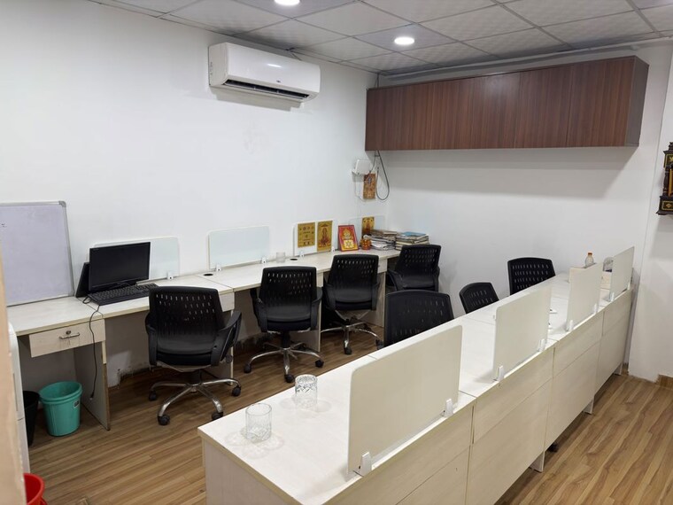 Team Area, sector 63 Commercial Office Space 650 Sq.Ft. In Sector 63 Noida 10522849