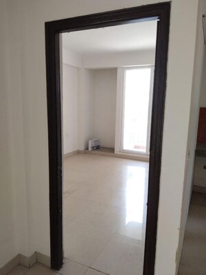 Room in 4 BHK Apartment at Windsor Paradise 2, Raj Nagar Extension – for Rent