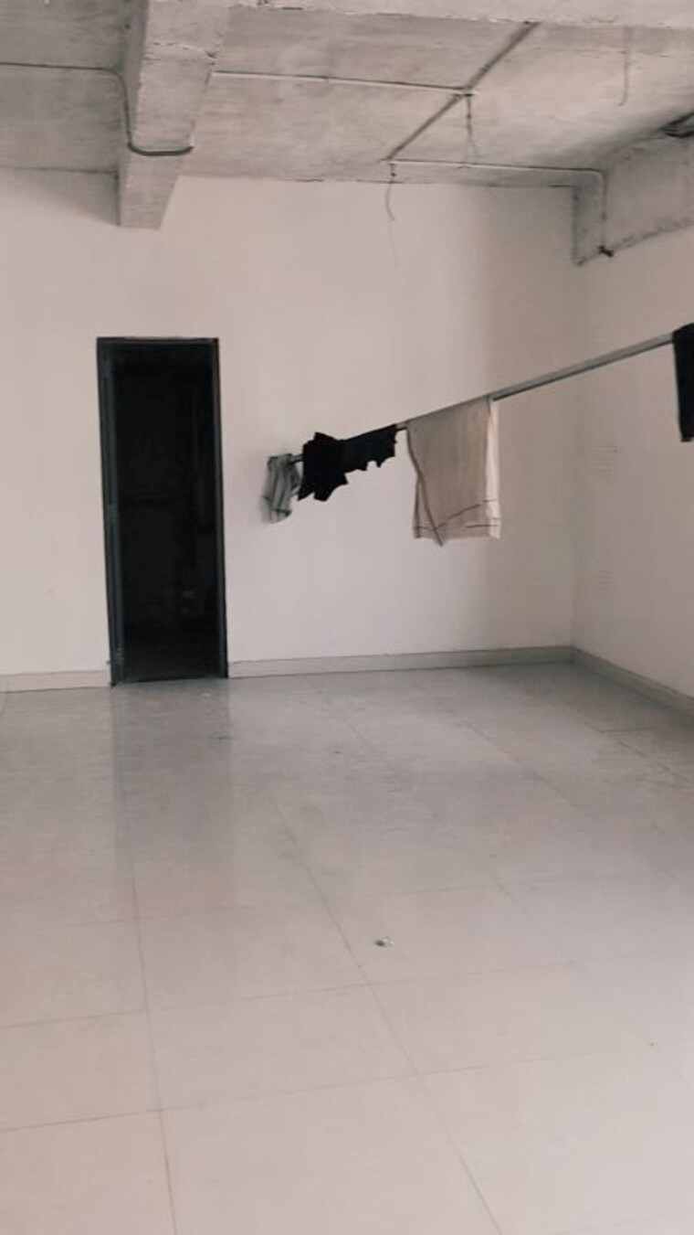 Room, sector 6 Commercial Warehouse 30000 Sq.Ft. In Sector 6 Noida 10522889