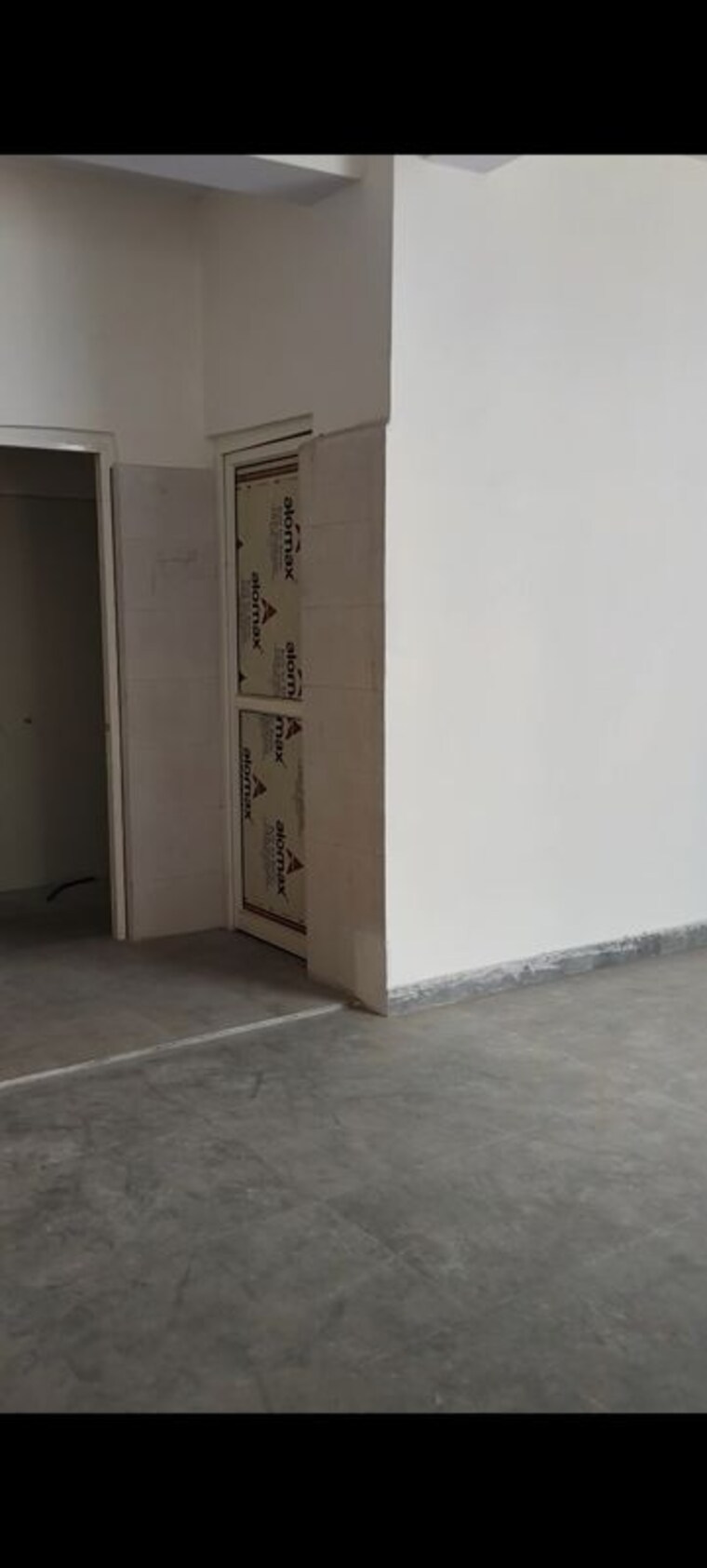 Room, sector 6 Commercial Warehouse 30000 Sq.Ft. In Sector 6 Noida 10522889