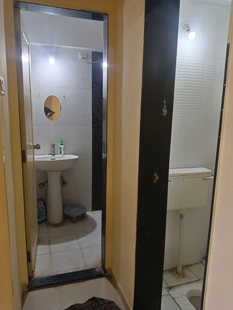 Bathroom, prathmesh-sai-niranjan 1 Bedroom 500 Sq.Ft. Apartment In Pimple Nilakh Pune 10522895