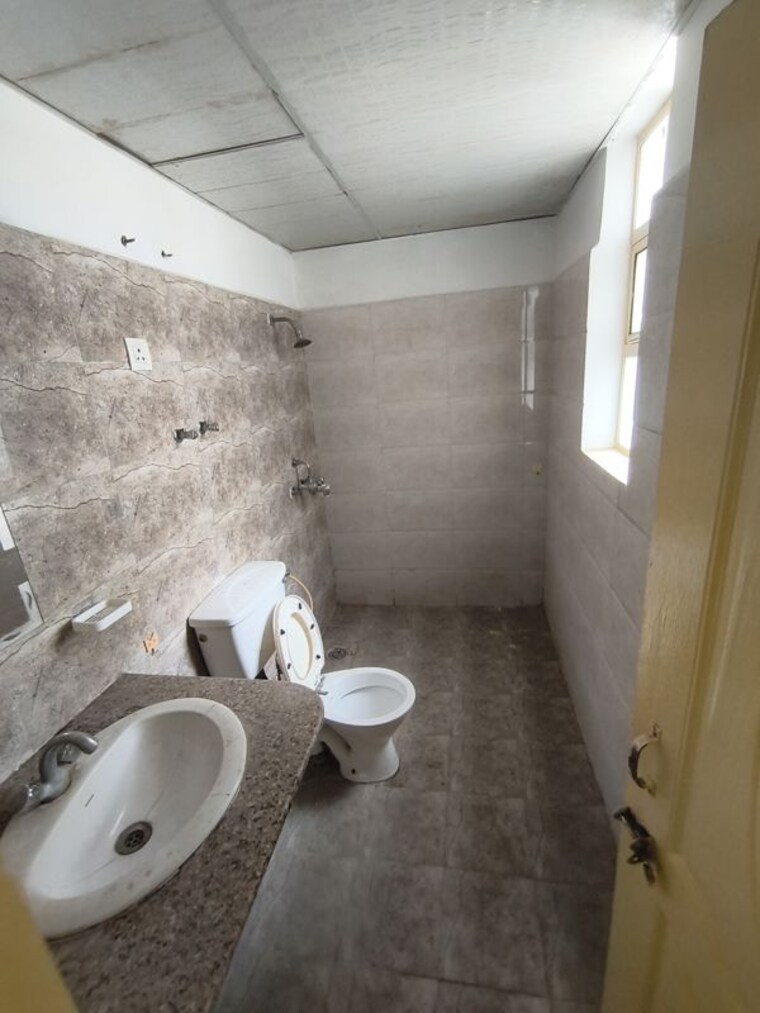Bathroom, ghazipur 2 Bedroom 960 Sq.Ft. Apartment In Ghazipur Zirakpur 10522925