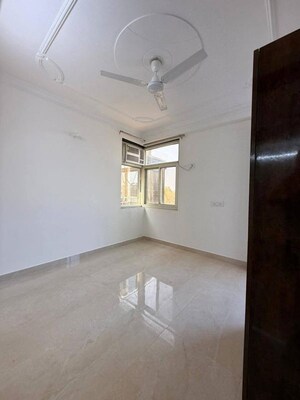 Room in 1 BHK Apartment at Chattarpur – for Rent