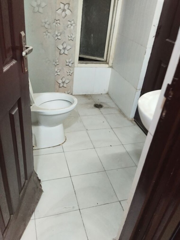 Bathroom, supertech-cape-town 3 Bedroom 1295 Sq.Ft. Apartment In Sector 74 Noida 10522930