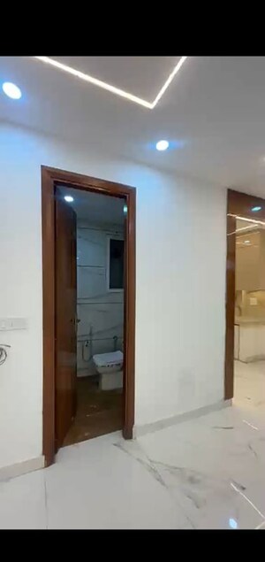 Room in 4 BHK Builder Floor at Mahavir Enclave – for Sale