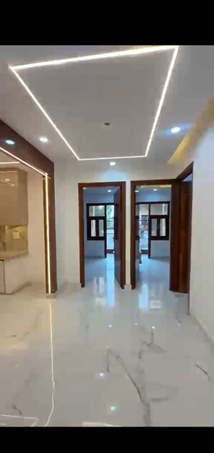 Room in 4 BHK Builder Floor at Mahavir Enclave – for Sale