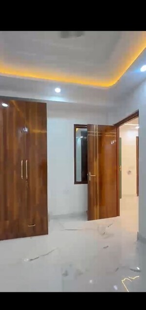 Room in 4 BHK Builder Floor at Mahavir Enclave – for Sale
