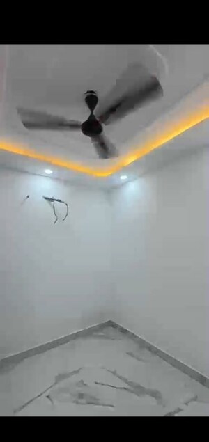 Furnished Amenities in 4 BHK Builder Floor at Mahavir Enclave – for Sale