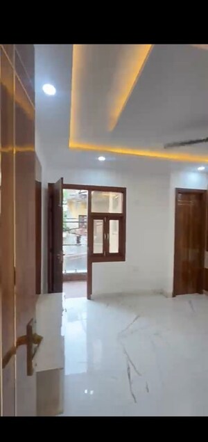 Room in 4 BHK Builder Floor at Mahavir Enclave – for Sale